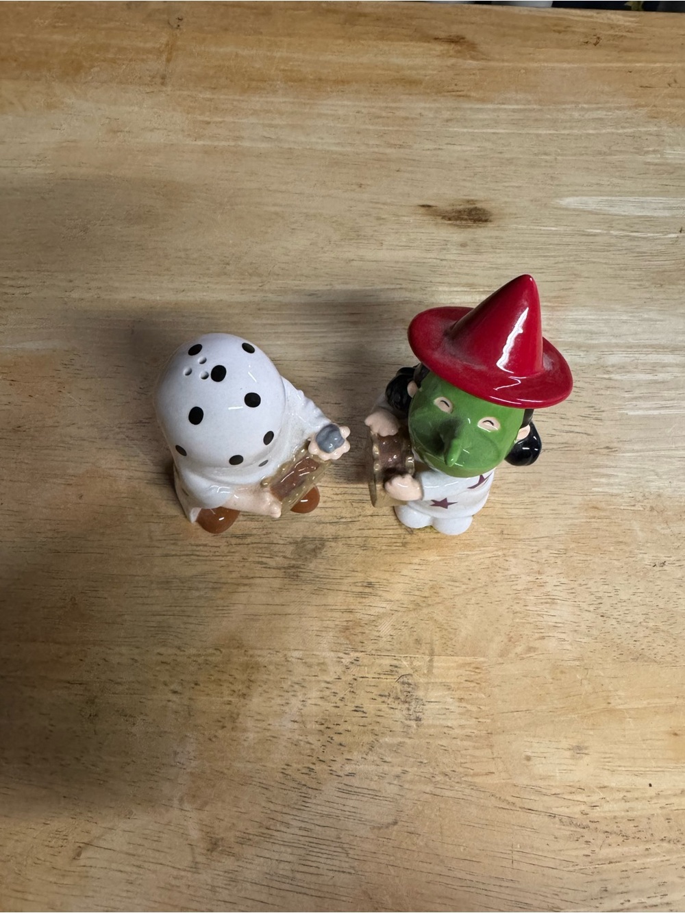 Peanuts Halloween Salt & Pepper Shakers - Picture 2 of 5